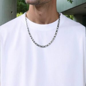white classic half sleeve round neck tshirt for men